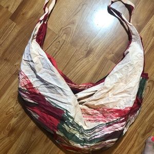 Lightweight bag with zipper